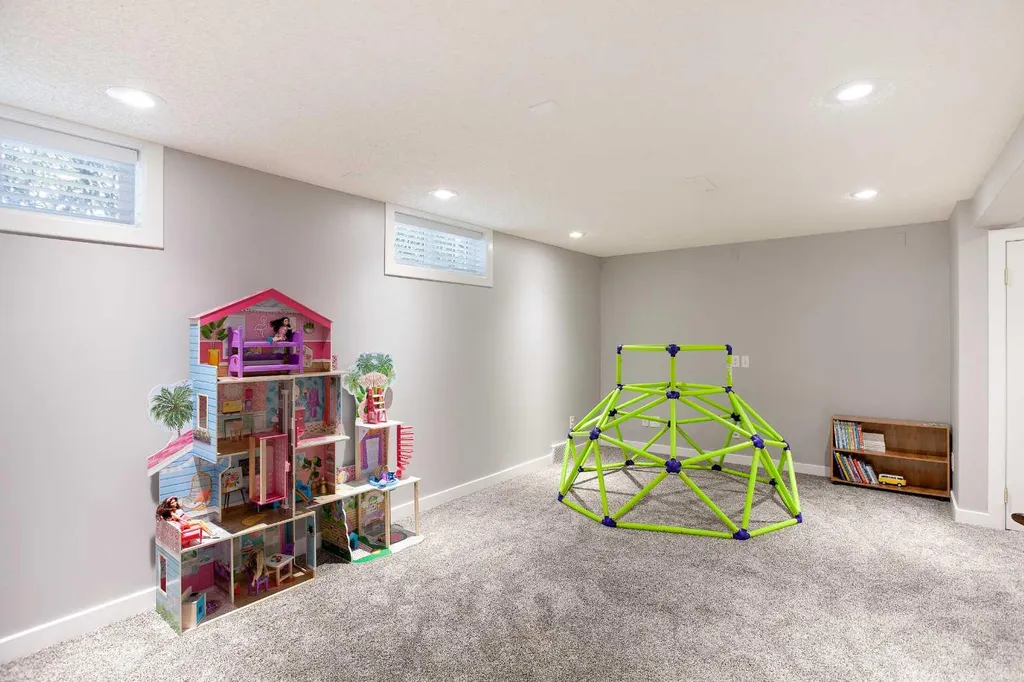 51 Wimbledon Drive SW Calgary AB T3C3J5