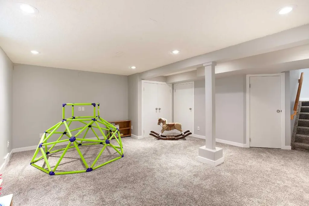51 Wimbledon Drive SW Calgary AB T3C3J5