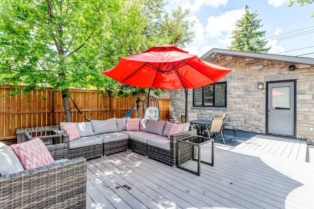 51 Wimbledon Drive SW Calgary AB T3C3J5