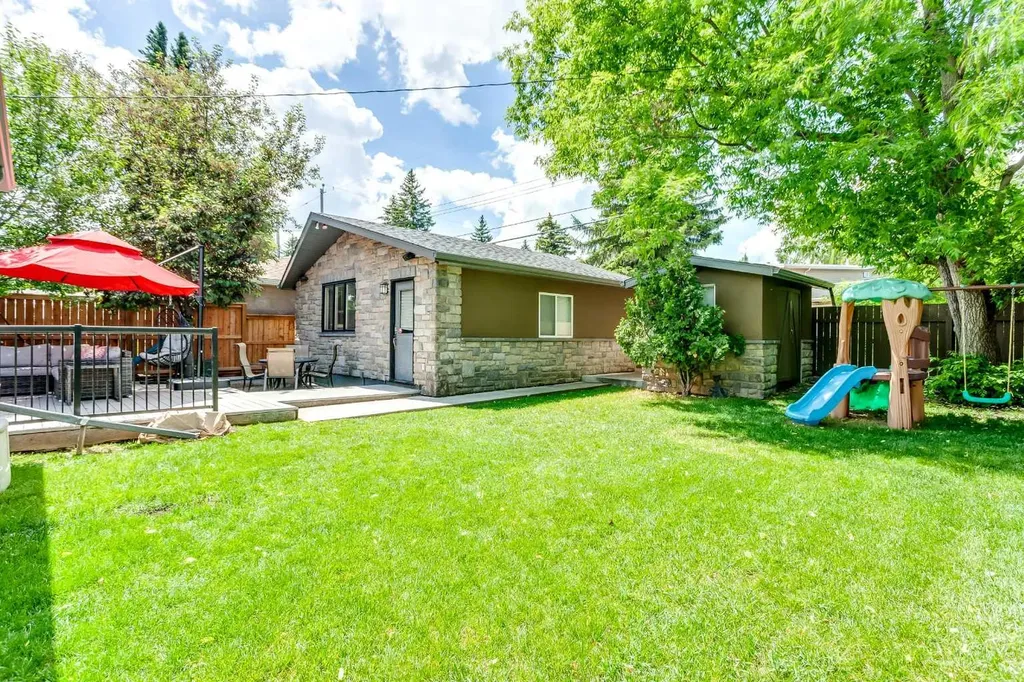51 Wimbledon Drive SW Calgary AB T3C3J5