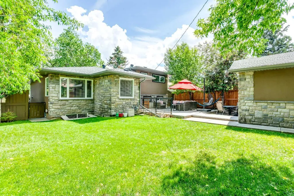 51 Wimbledon Drive SW Calgary AB T3C3J5