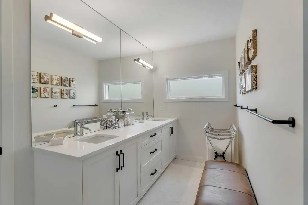 4305 16 Street SW Calgary AB T2T 4J1