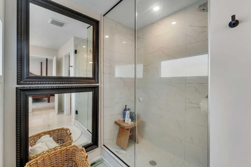 4305 16 Street SW Calgary AB T2T 4J1