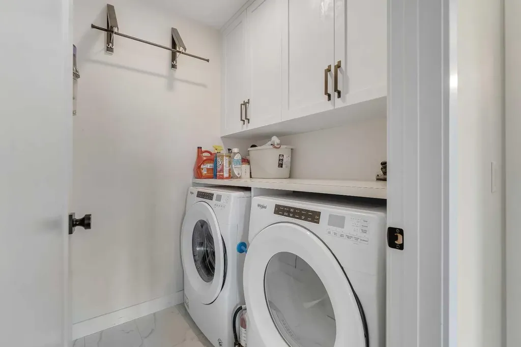 4305 16 Street SW Calgary AB T2T 4J1