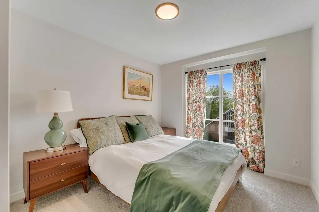 4305 16 Street SW Calgary AB T2T 4J1