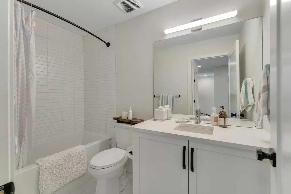 4305 16 Street SW Calgary AB T2T 4J1