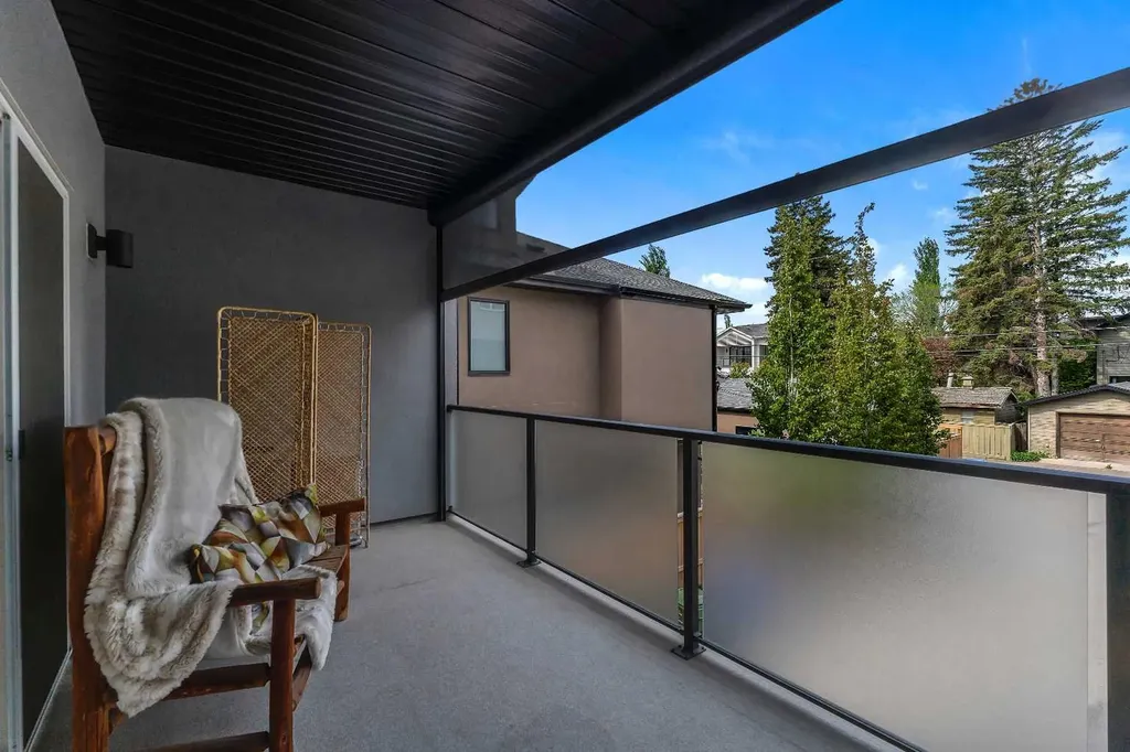 4305 16 Street SW Calgary AB T2T 4J1