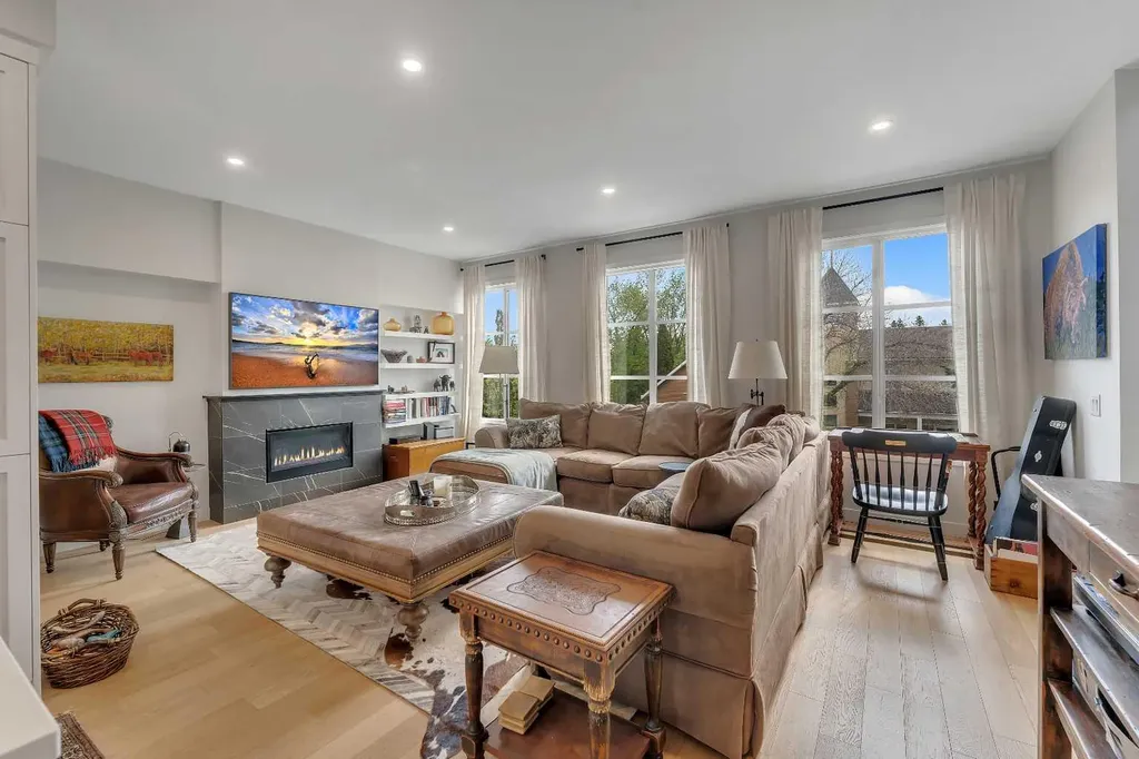 4305 16 Street SW Calgary AB T2T 4J1