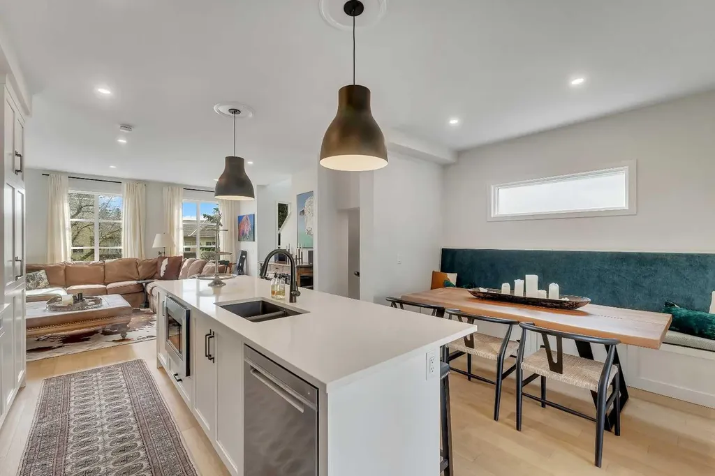 4305 16 Street SW Calgary AB T2T 4J1