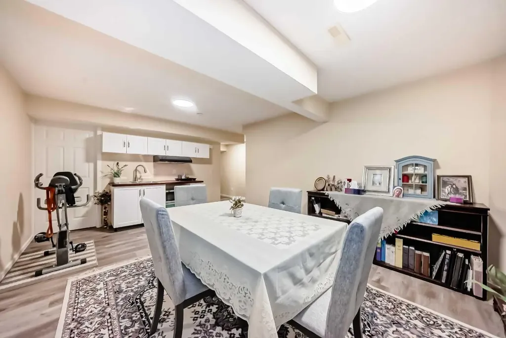 737 Wentworth Place SW Calgary AB T3H4N9