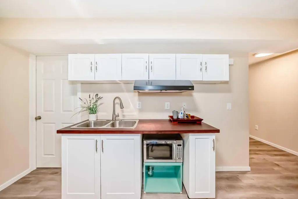 737 Wentworth Place SW Calgary AB T3H4N9