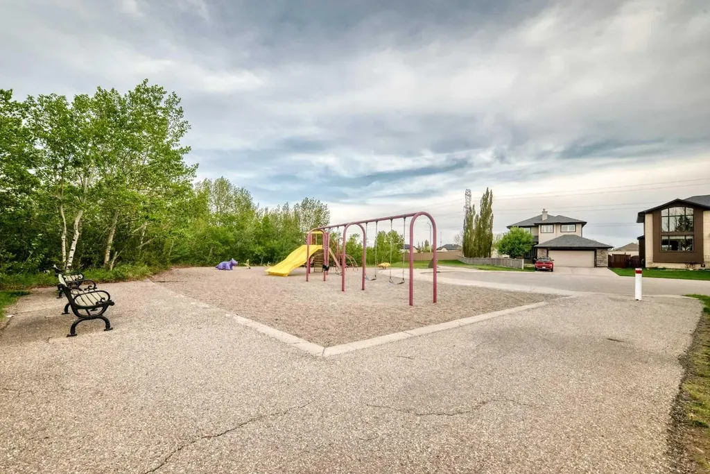 737 Wentworth Place SW Calgary AB T3H4N9