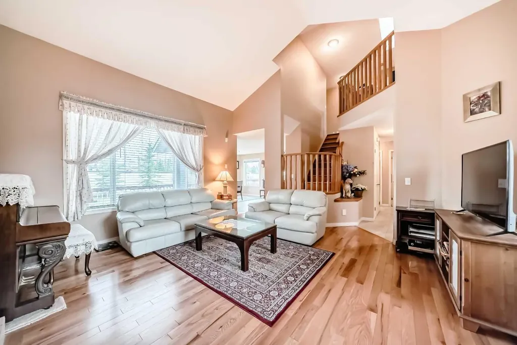 737 Wentworth Place SW Calgary AB T3H4N9