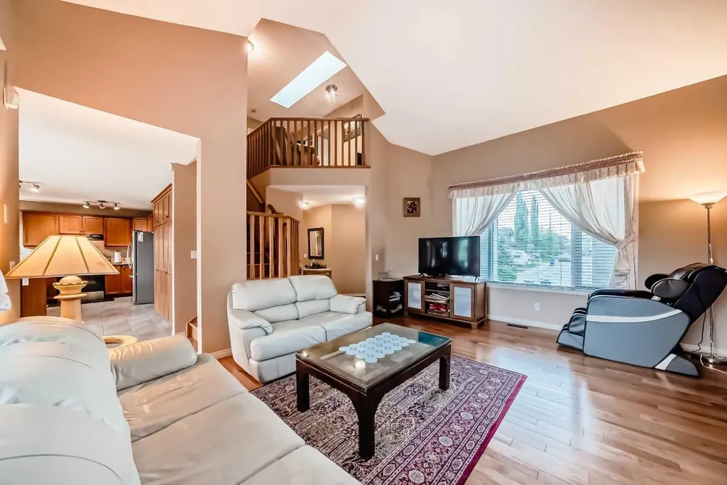 737 Wentworth Place SW Calgary AB T3H4N9