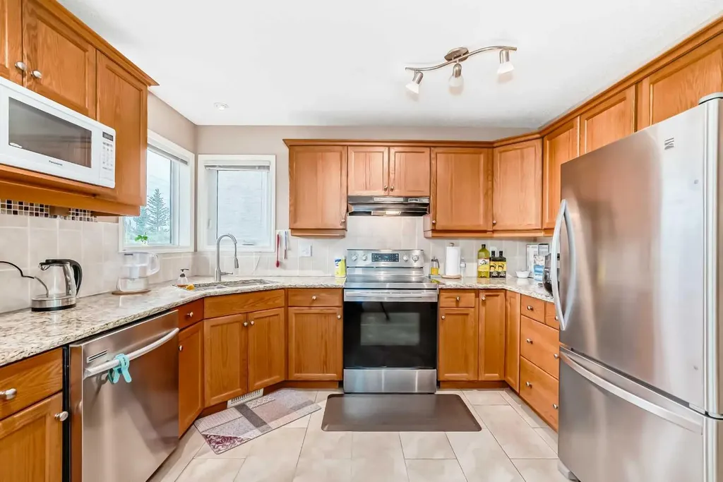 737 Wentworth Place SW Calgary AB T3H4N9