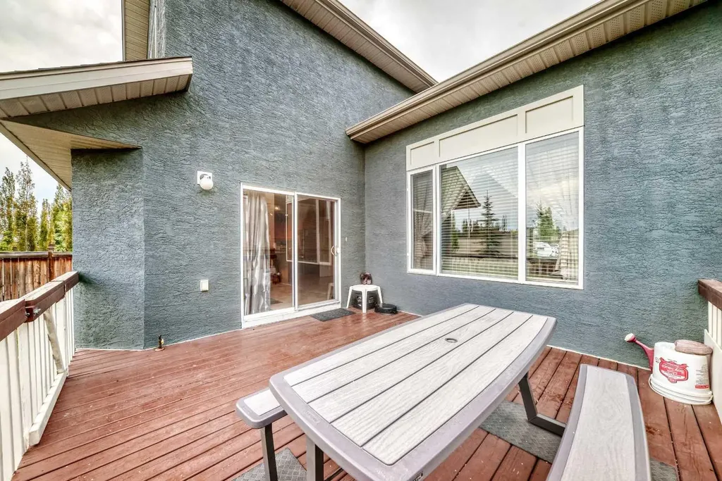 737 Wentworth Place SW Calgary AB T3H4N9