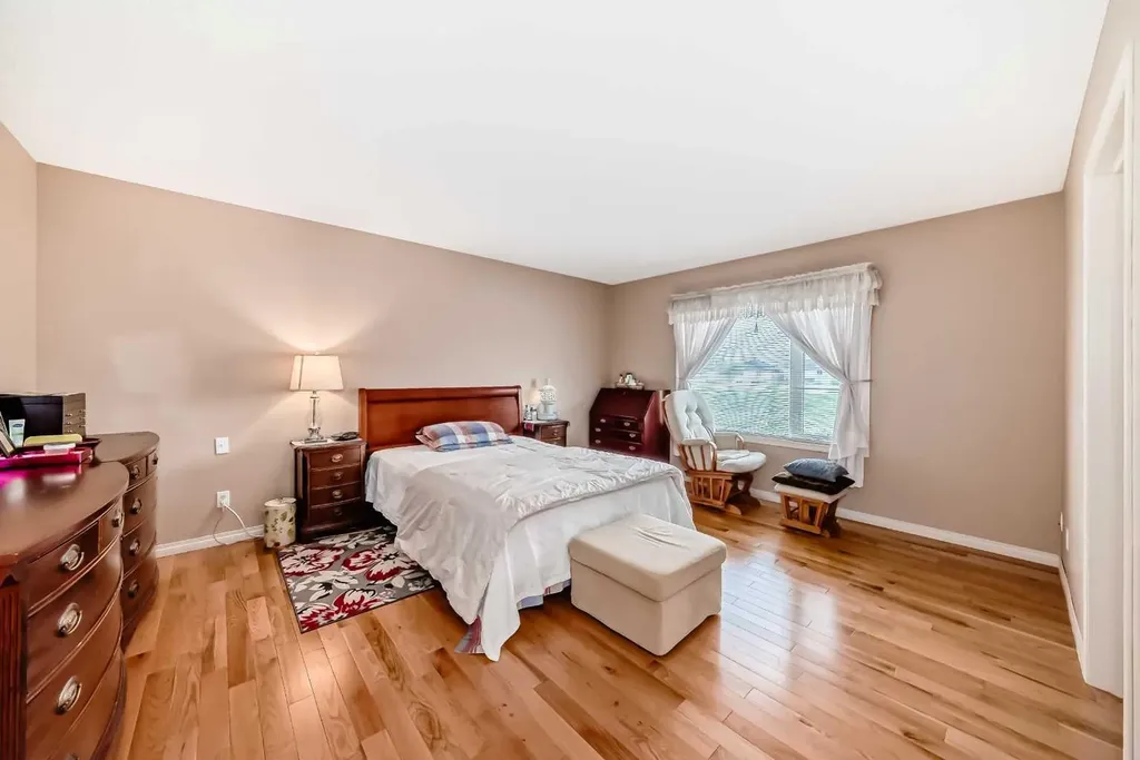 737 Wentworth Place SW Calgary AB T3H4N9