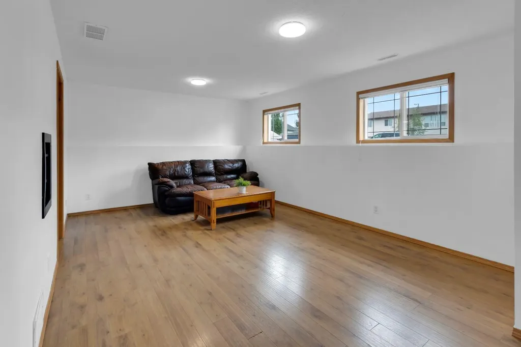 1918 Strathcona Terrace Strathmore AB T1P1S8