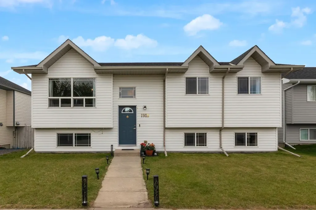 1918 Strathcona Terrace Strathmore AB T1P1S8