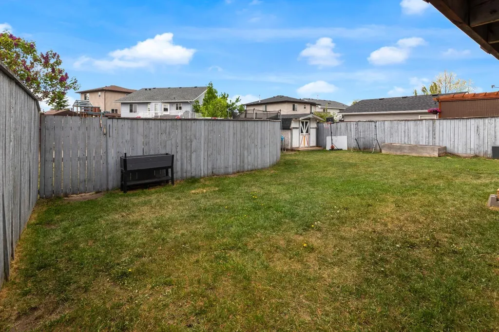 1918 Strathcona Terrace Strathmore AB T1P1S8