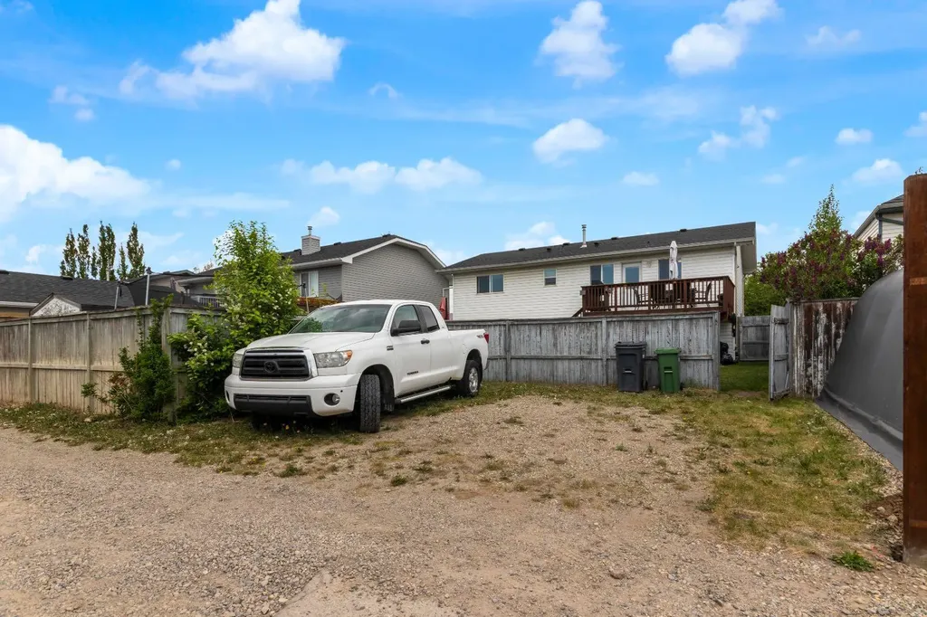 1918 Strathcona Terrace Strathmore AB T1P1S8