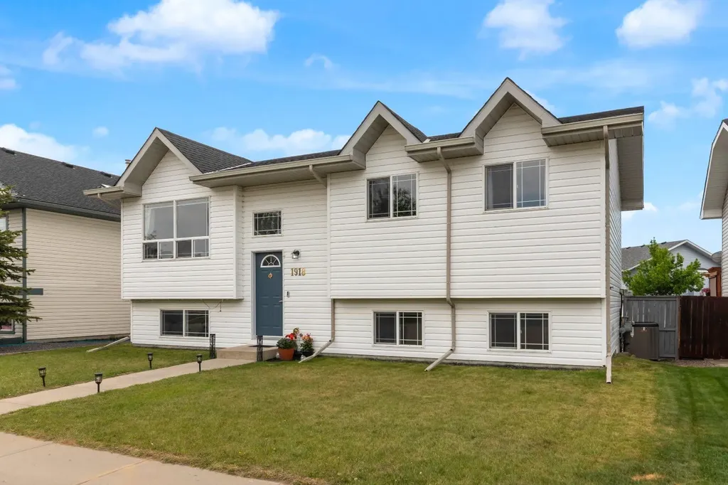 1918 Strathcona Terrace Strathmore AB T1P1S8