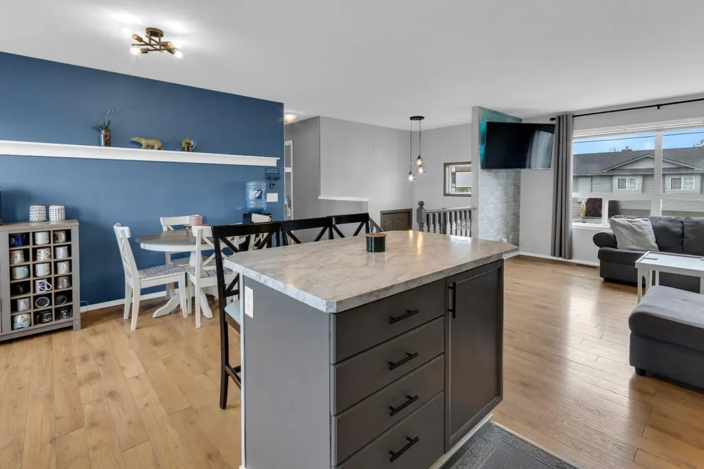 1918 Strathcona Terrace Strathmore AB T1P1S8