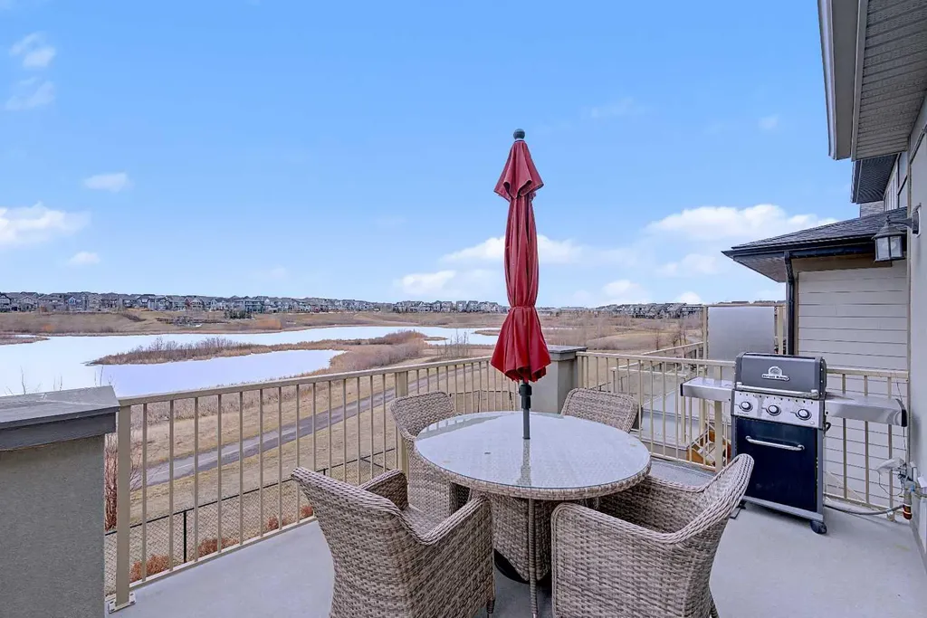 121 Marquis View SE Calgary AB T3M2H4