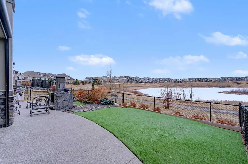 121 Marquis View SE Calgary AB T3M2H4