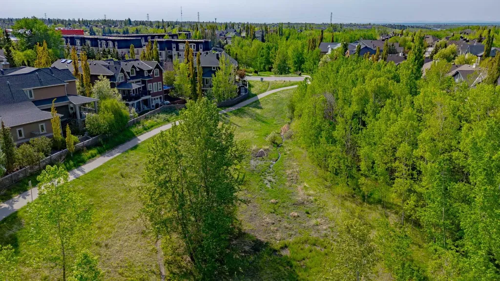 6 Wexford Gardens SW Calgary AB T2h 4C9