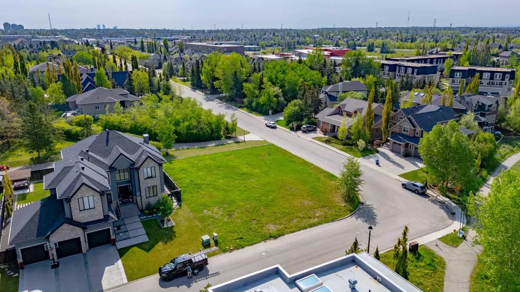 6 Wexford Gardens SW Calgary AB T2h 4C9