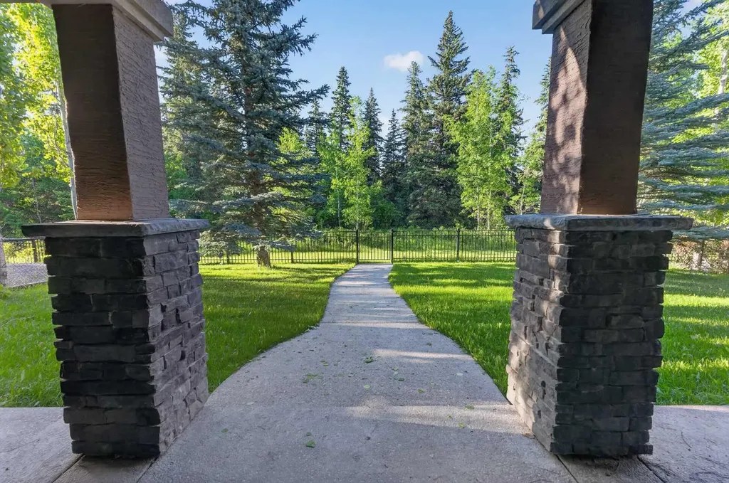 2646 Evercreek Bluffs Way SW Calgary AB T2Y 4V7
