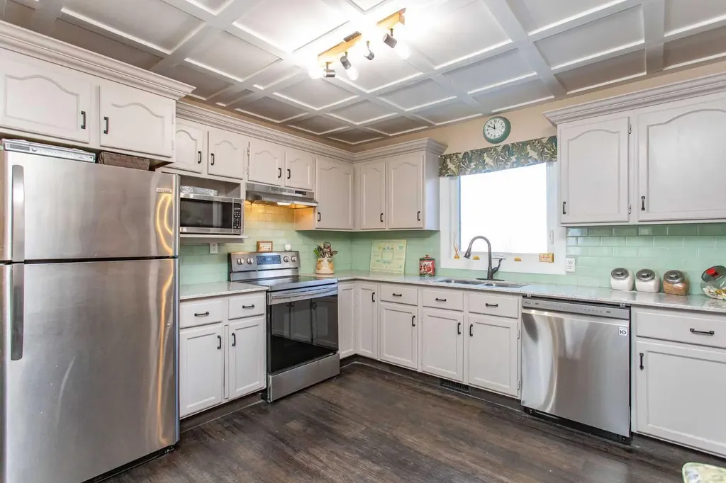 3738 45 Street Red Deer AB T4N1J4