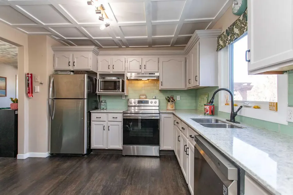 3738 45 Street Red Deer AB T4N1J4