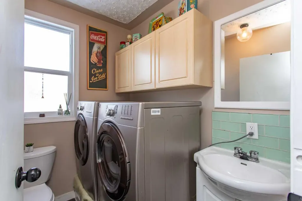 3738 45 Street Red Deer AB T4N1J4