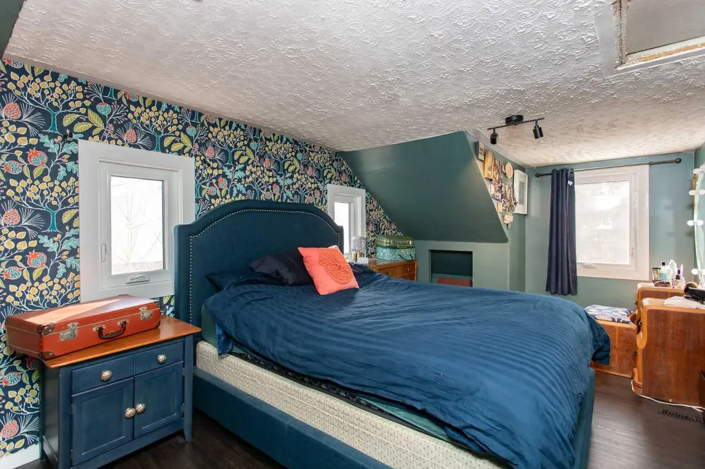 3738 45 Street Red Deer AB T4N1J4