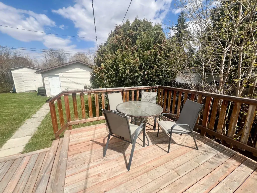 3738 45 Street Red Deer AB T4N1J4