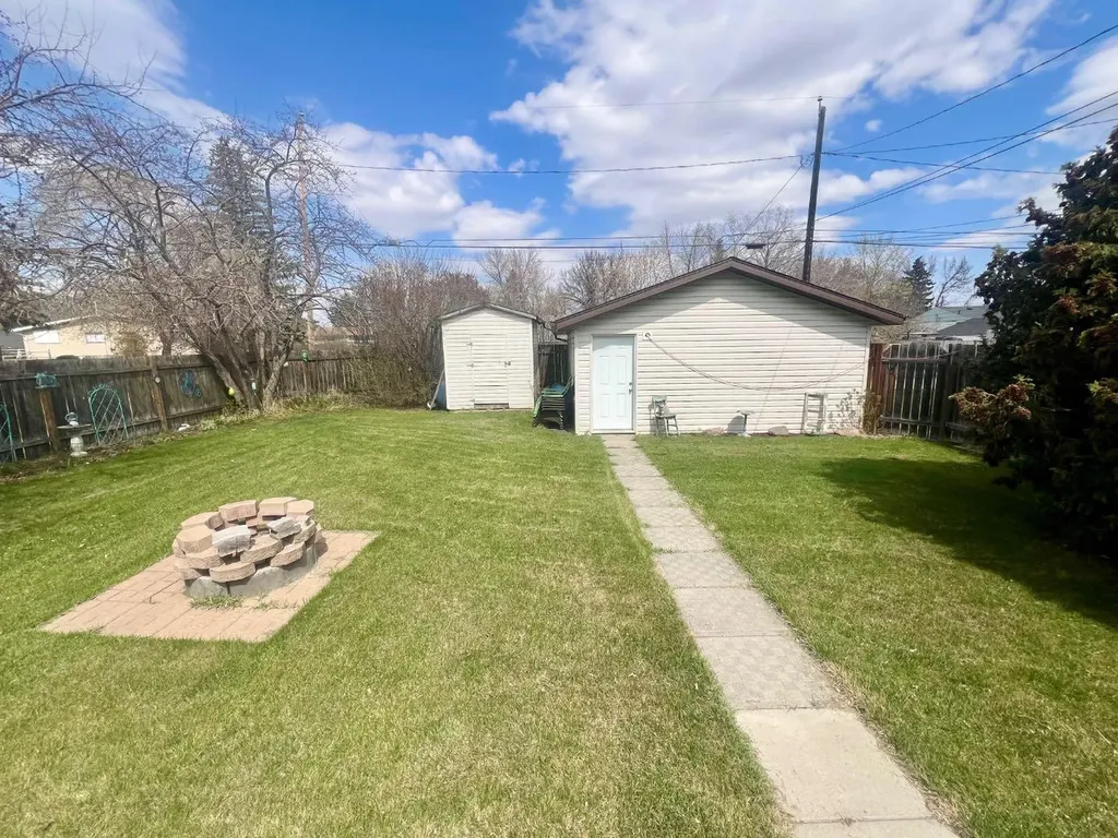 3738 45 Street Red Deer AB T4N1J4