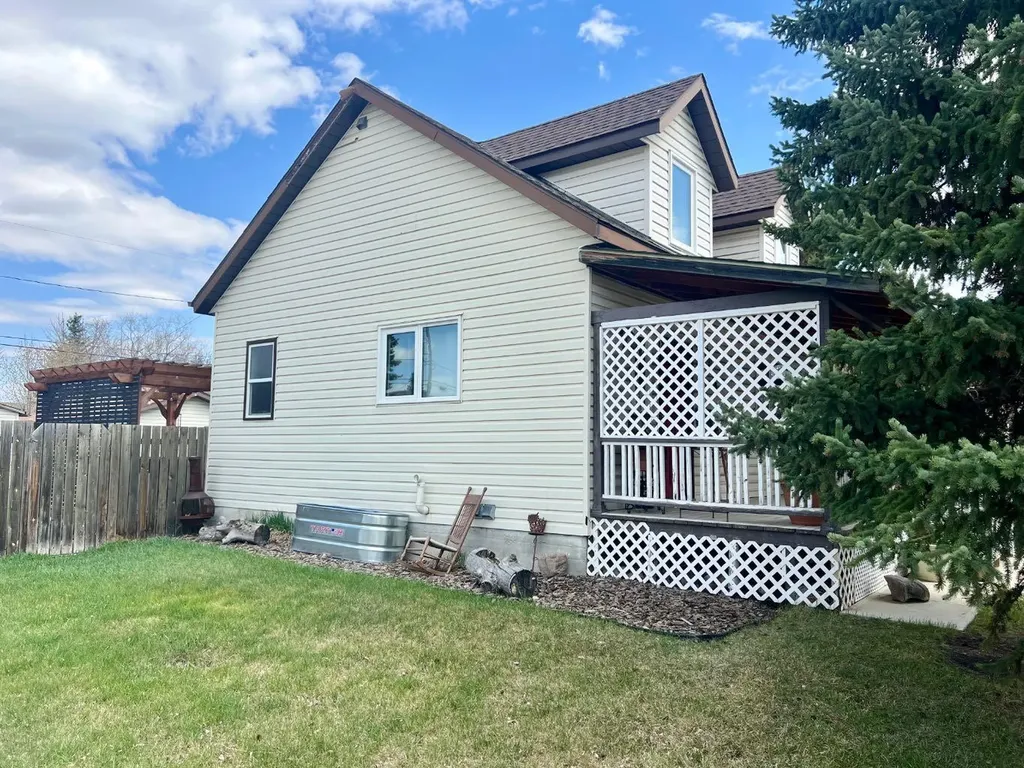 3738 45 Street Red Deer AB T4N1J4