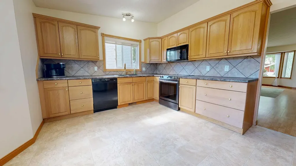 9413 64 Avenue Grande Prairie AB T8W 1B4