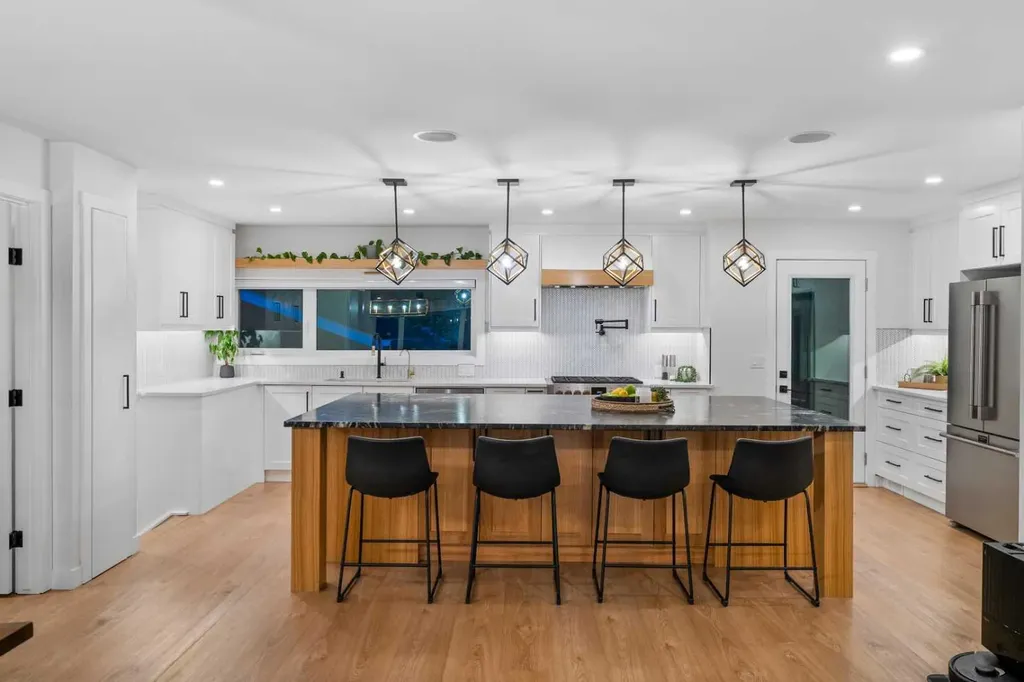 128 Lake Moraine Place SE Calgary AB T2J 2Y7