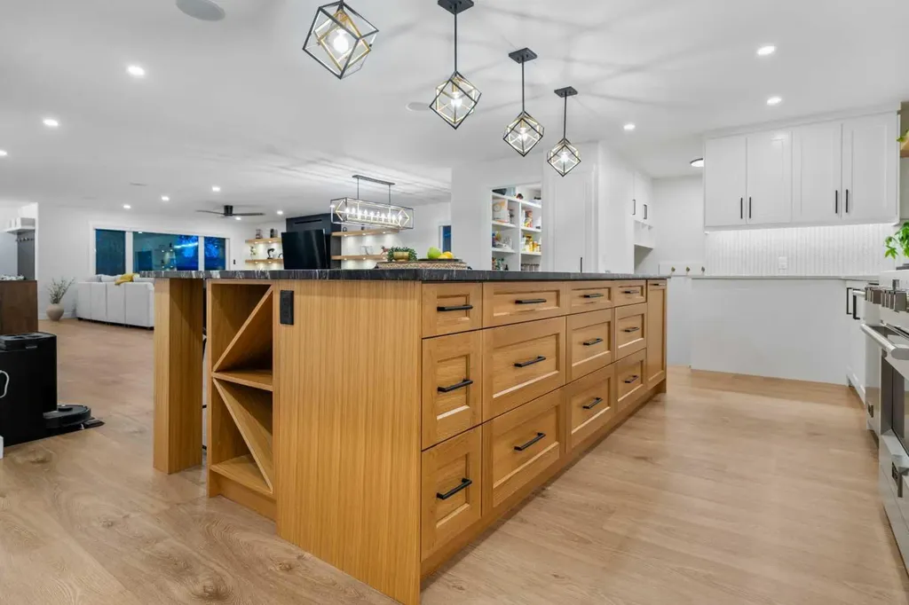 128 Lake Moraine Place SE Calgary AB T2J 2Y7