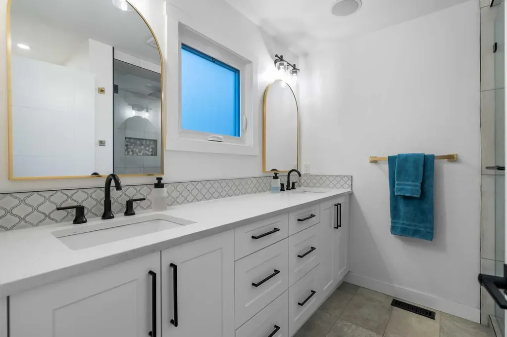 128 Lake Moraine Place SE Calgary AB T2J 2Y7