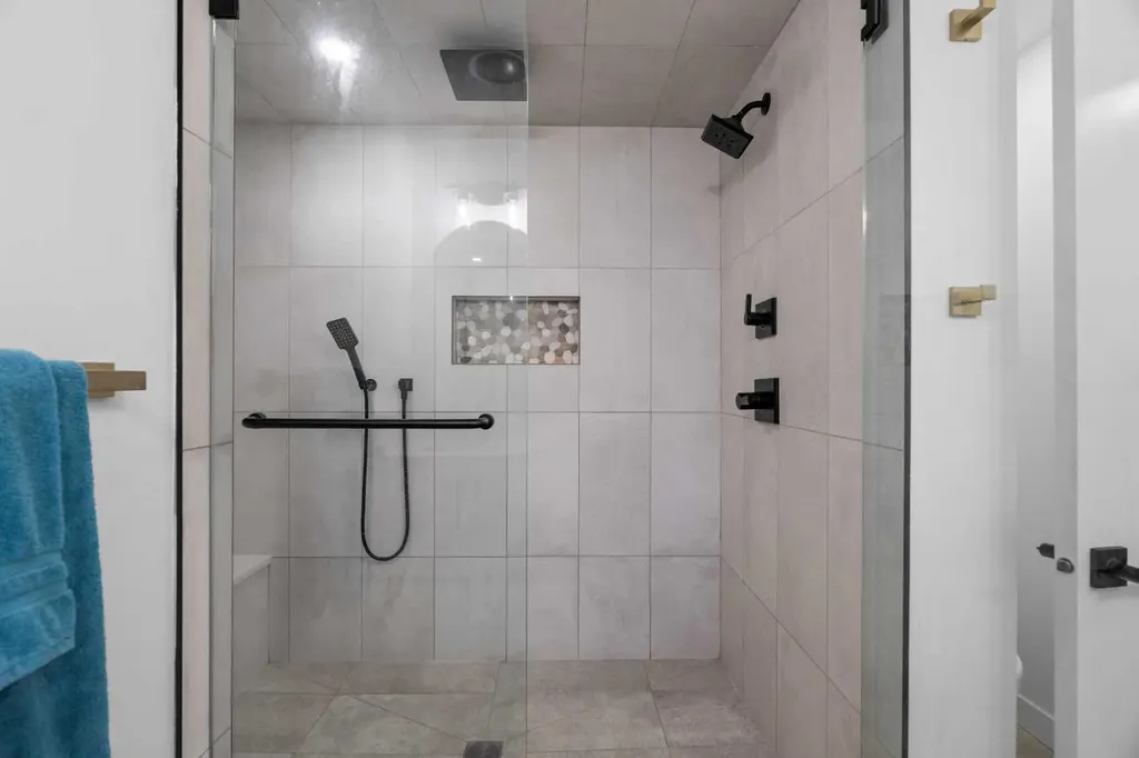 128 Lake Moraine Place SE Calgary AB T2J 2Y7