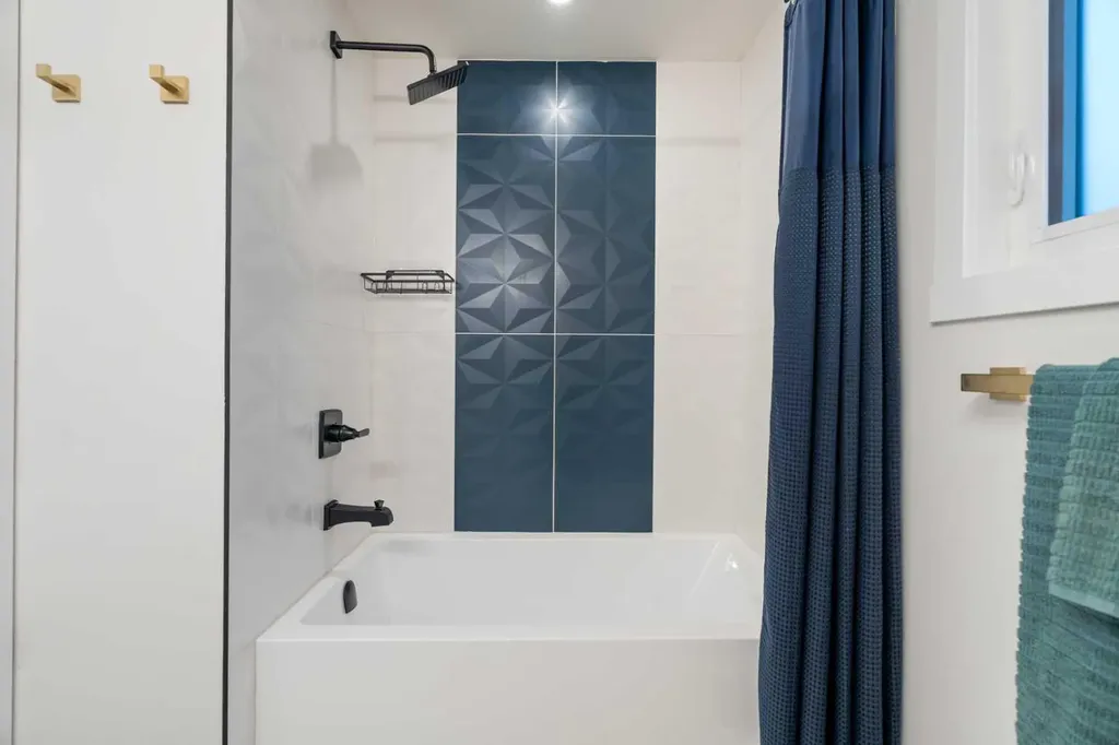128 Lake Moraine Place SE Calgary AB T2J 2Y7
