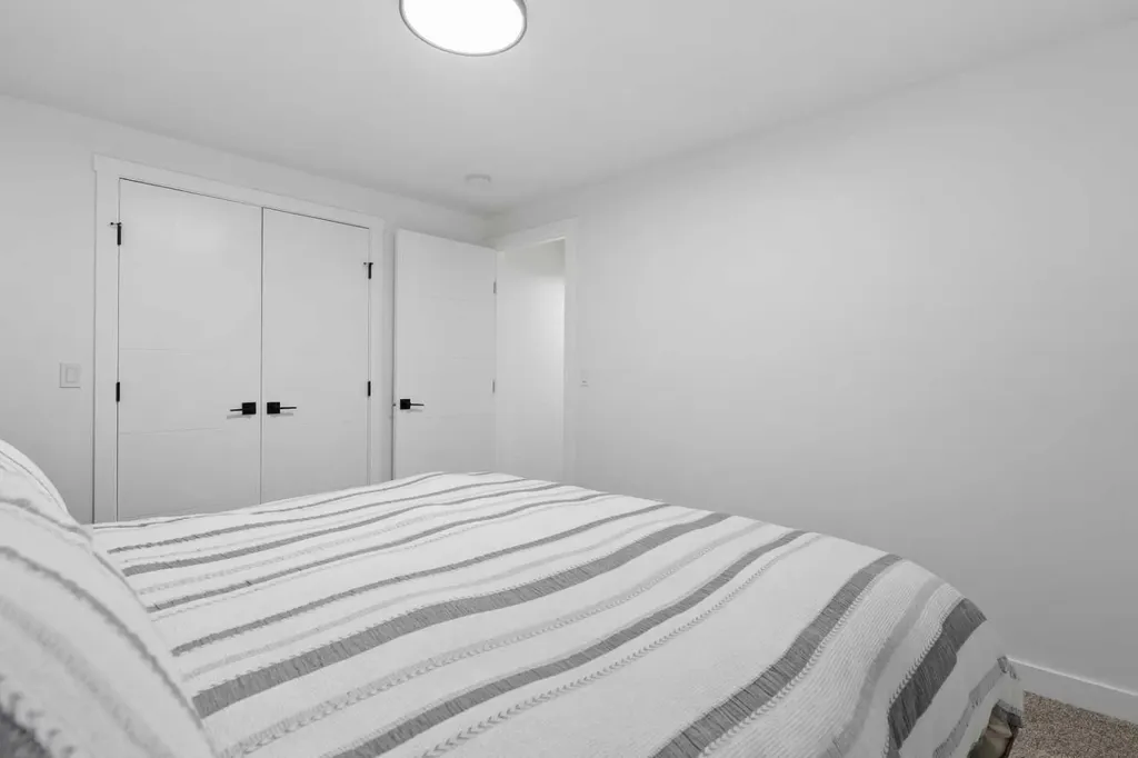 128 Lake Moraine Place SE Calgary AB T2J 2Y7