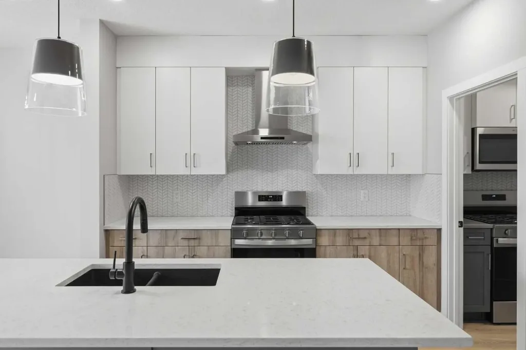 43 Belvedere Crescent SE Calgary AB T2A 7Z9