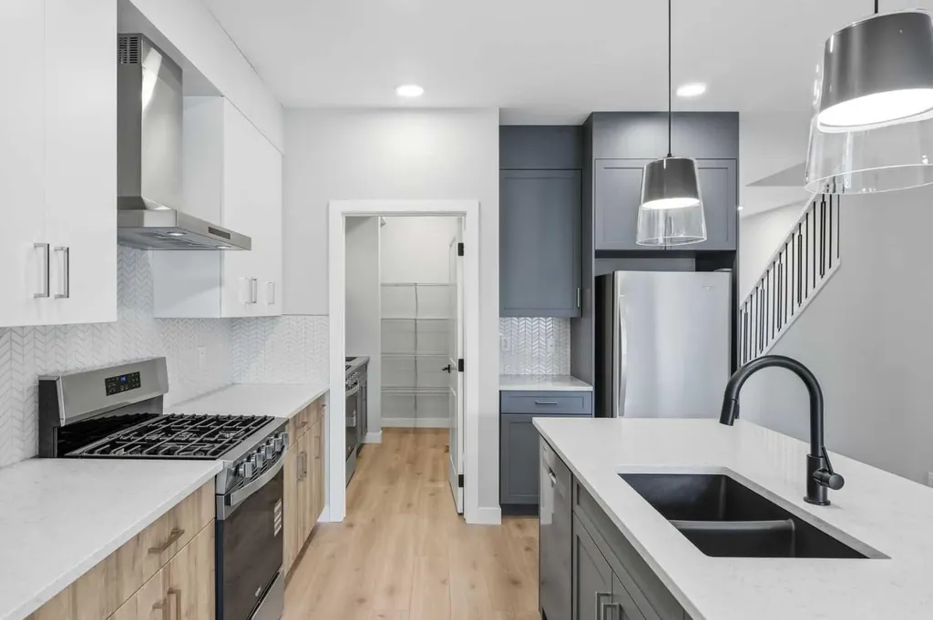43 Belvedere Crescent SE Calgary AB T2A 7Z9