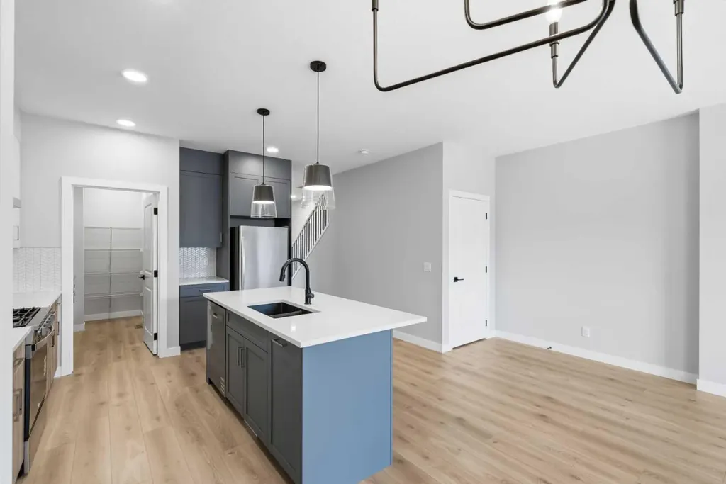 43 Belvedere Crescent SE Calgary AB T2A 7Z9