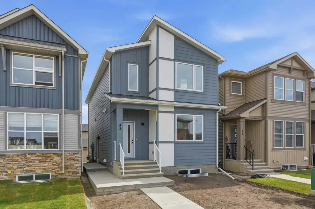 43 Belvedere Crescent SE Calgary AB T2A 7Z9